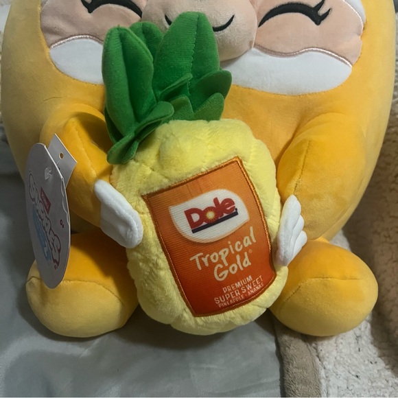 Zuru Snackles Series 2 "Sandy the Sloth" Plush holding a Dole Pineapple - Picture 3 of 4